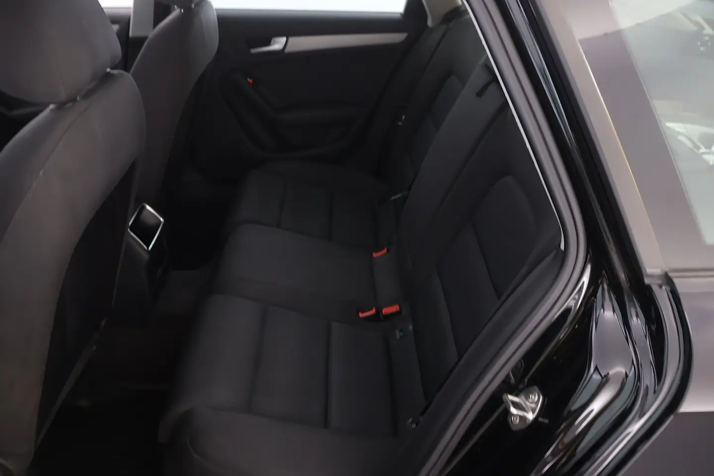Car Image - 4o8z3EfavhIlfFxTKoxqPR