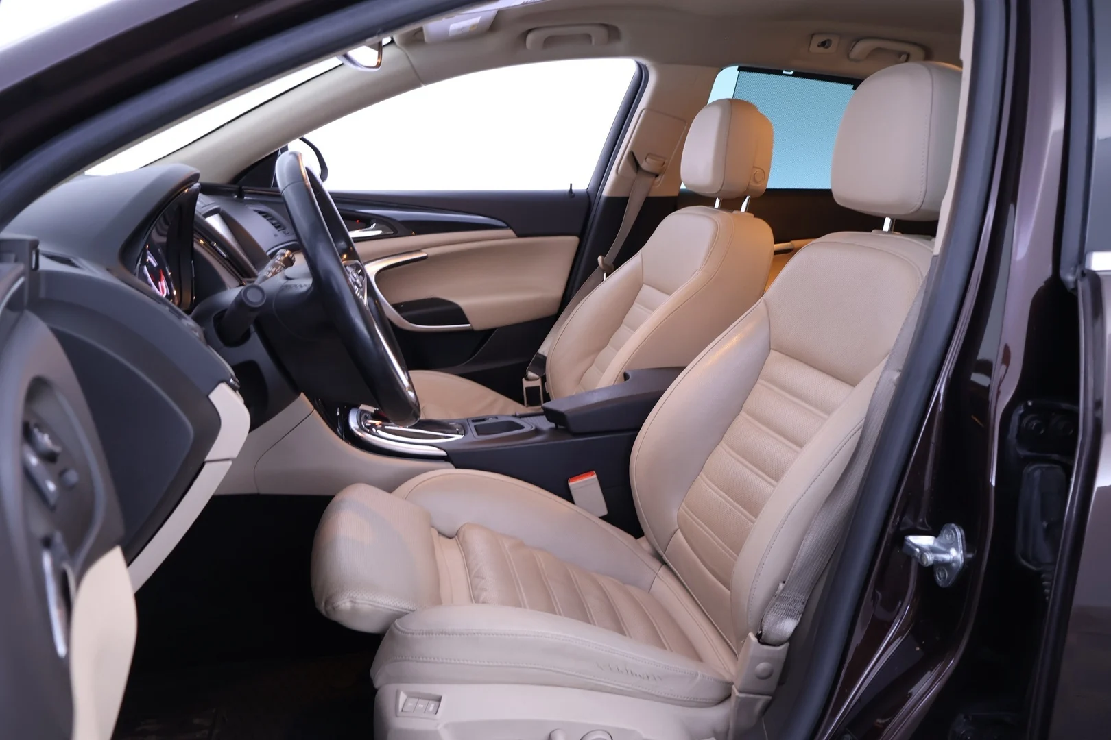 Car Image - 5Rw1DgJBAal4BGzSOMy0Pw