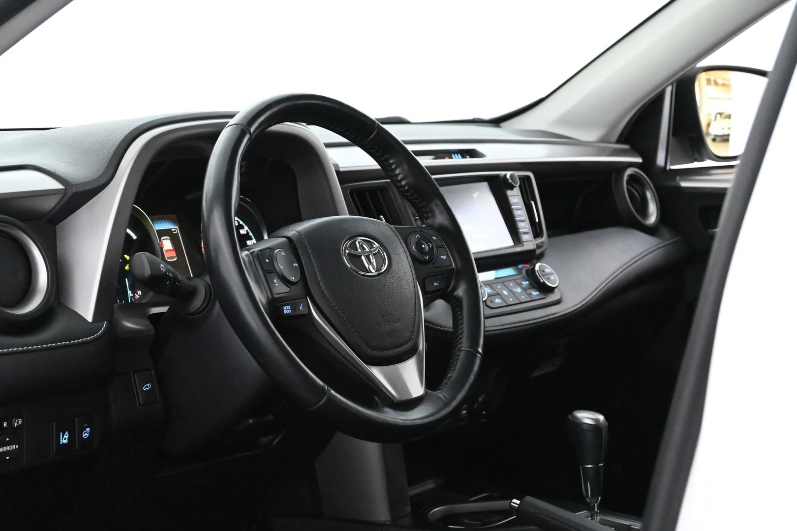 Car Image - nLGGFKH96fWhpaQOt0VPq