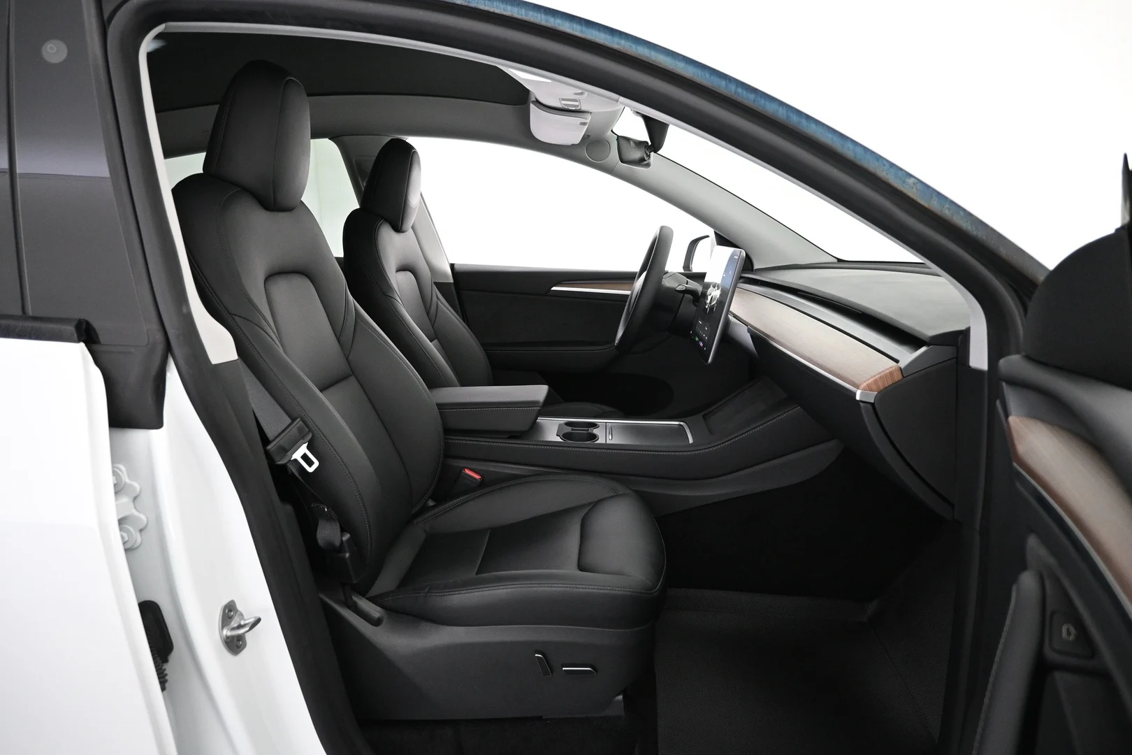 Car Image - 1EQgQ6lKMhLlPwIb7YYVXB