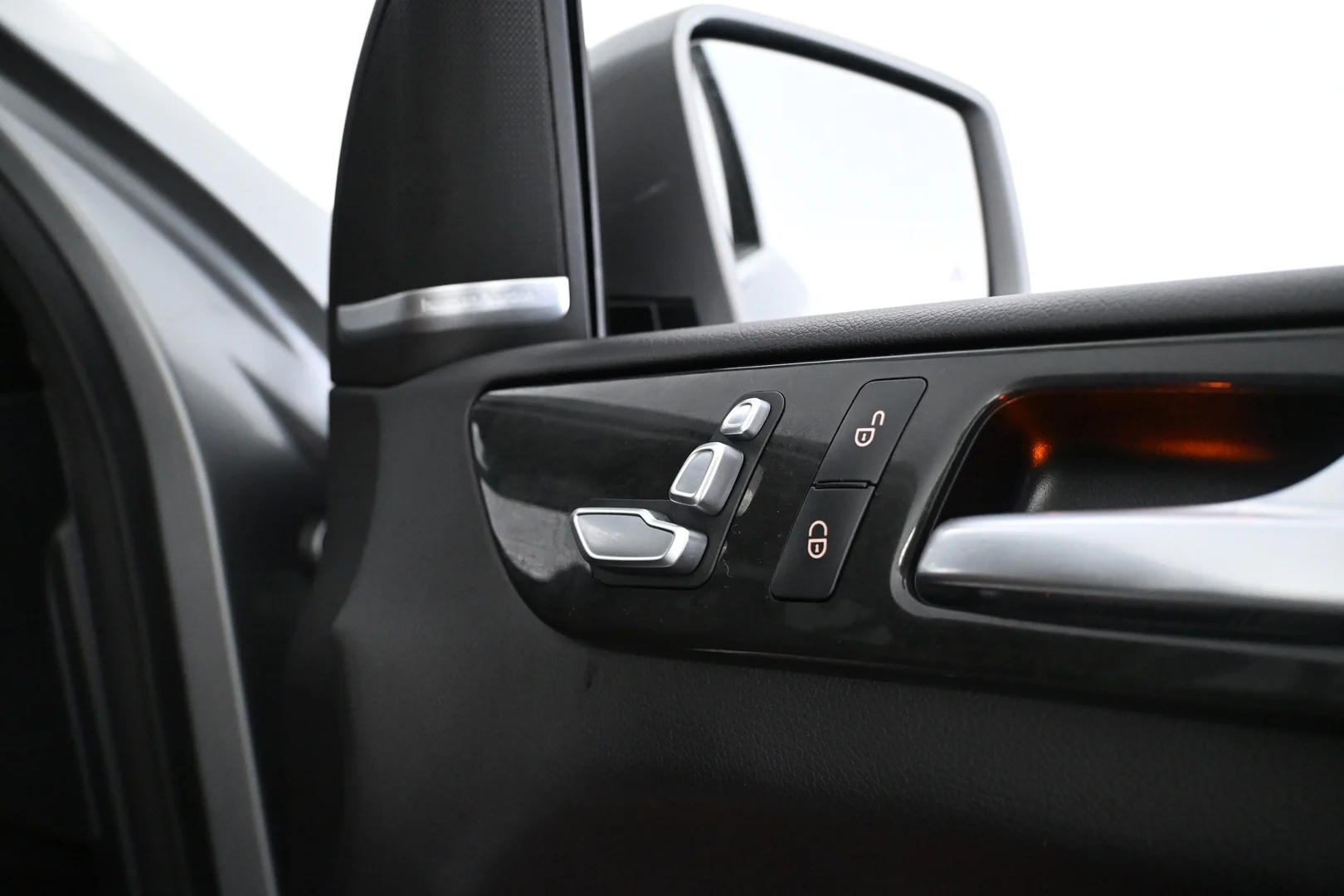 Car Image - Fsajn8ldxKODLpbvmWNEO