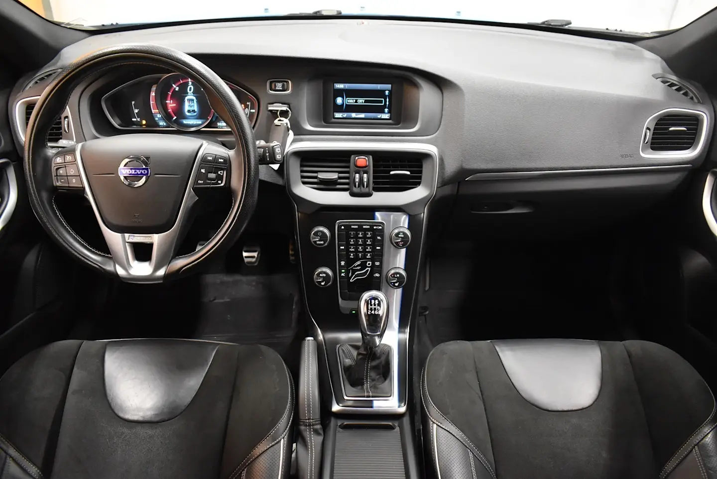 Car Image - cry0XoROoT7OsgQas8mGt
