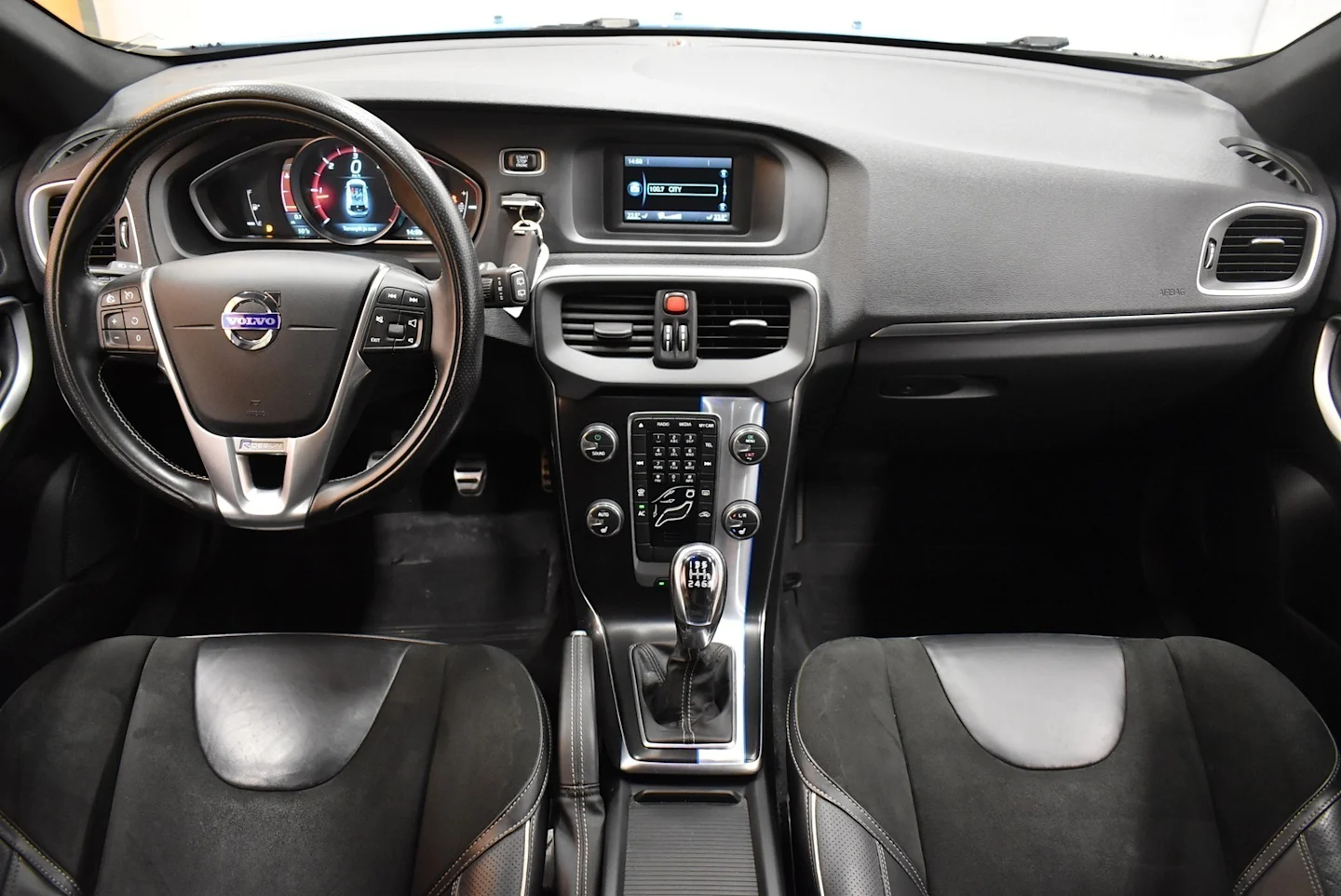 Car Image - cry0XoROoT7OsgQas8mGt