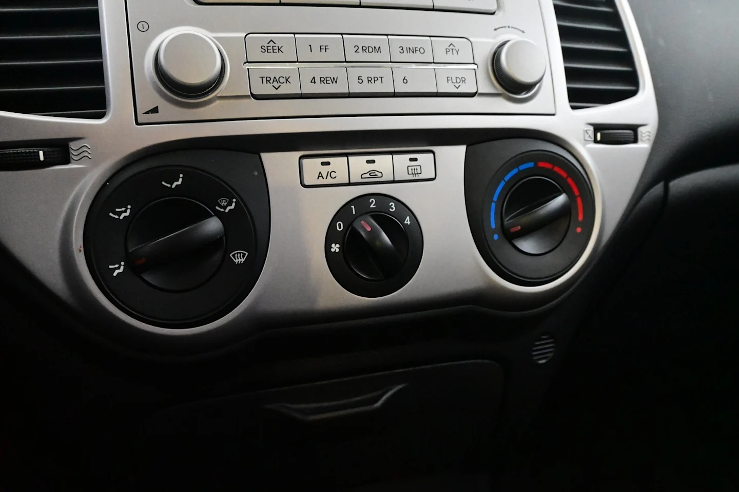 Car Image - 7n6w9Bkn8yzHzslrdcC3i2