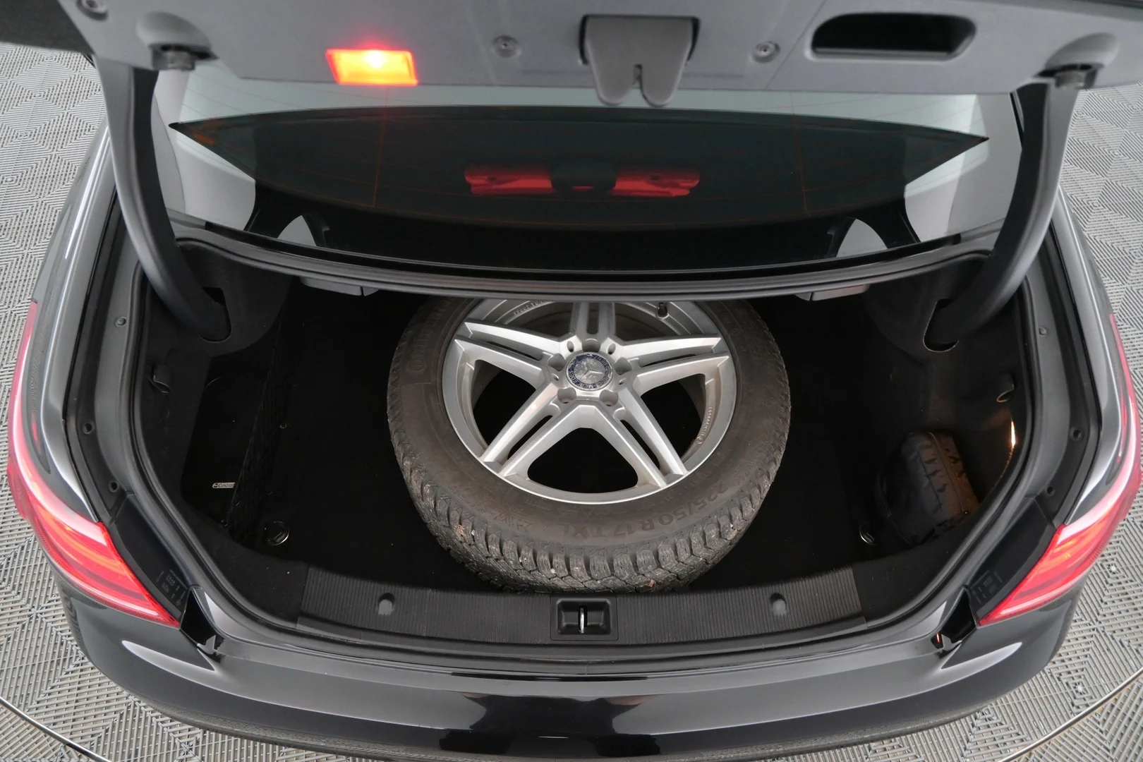 Car Image - 73MH907UkaLdPniDMmT5uR