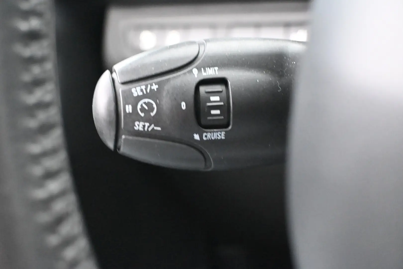 Car Image - 6khP1Ru71VbpIbLJ4Sx04C