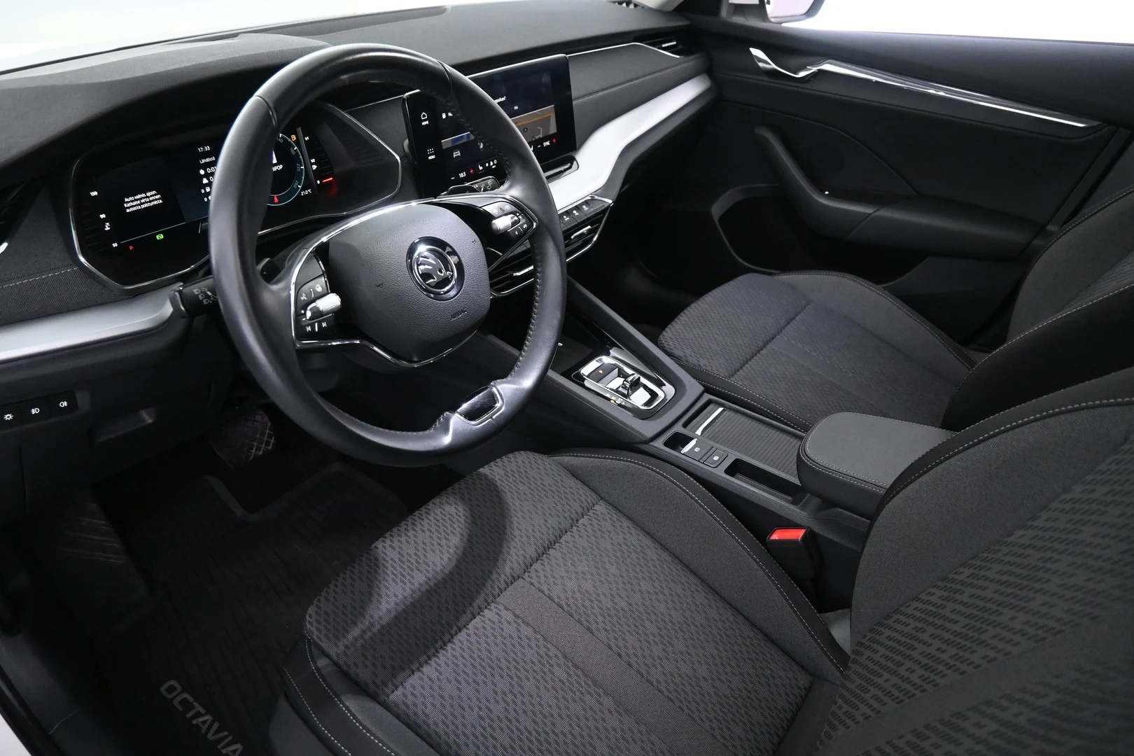 Car Image - 7uhLO6zCgqK79udeaDwj9N