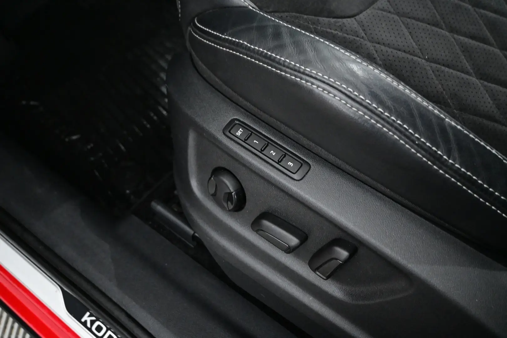 Car Image - 6tttZ01nvFIU1Y9qdYmn62