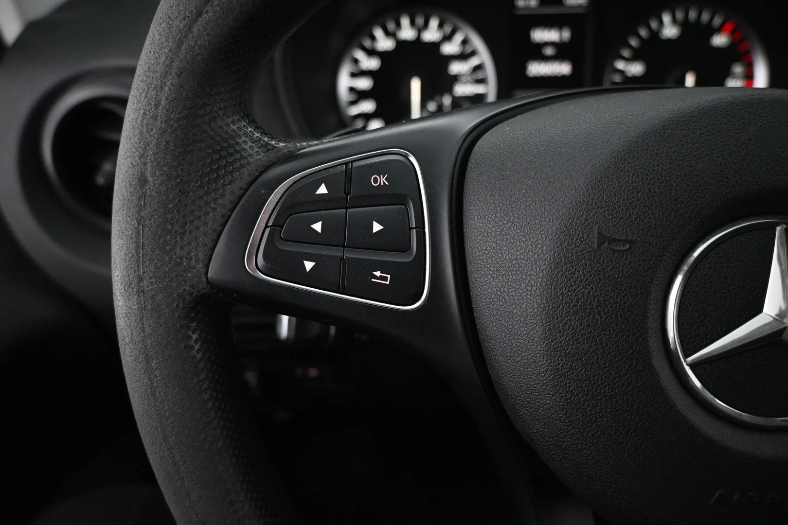 Car Image - qkEwXgpMlo7sDDYPeGCrD