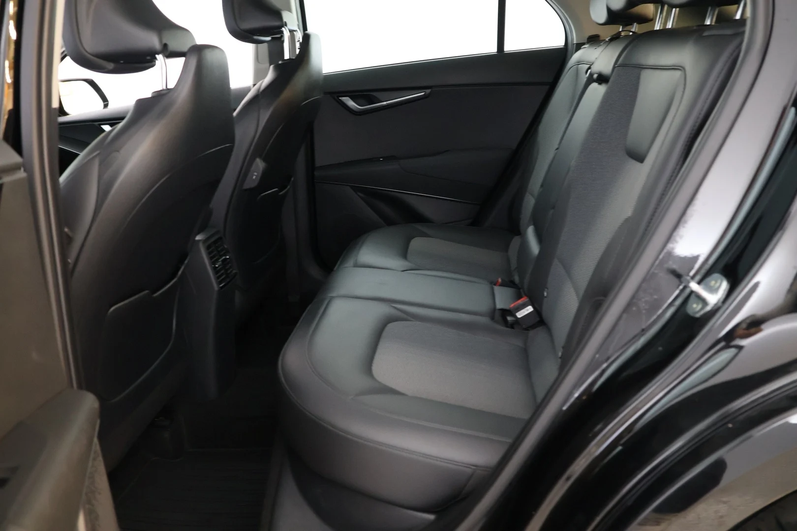 Car Image - 2QgLjPWQxruaf6wF6aLM5o