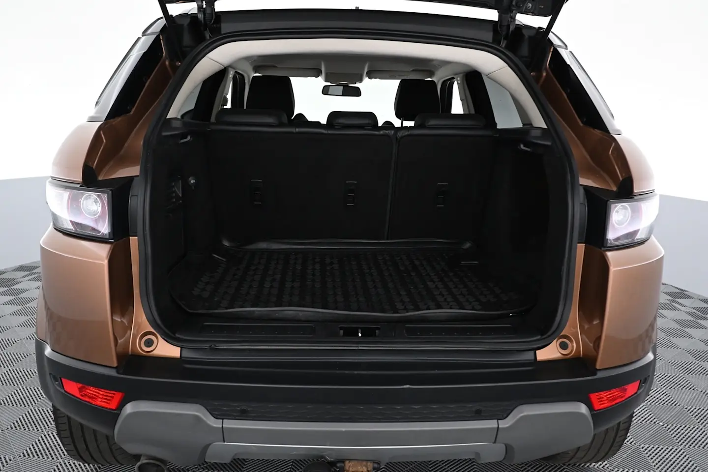 Car Image - 7I97MNOkSkvTVElPhAz6TJ