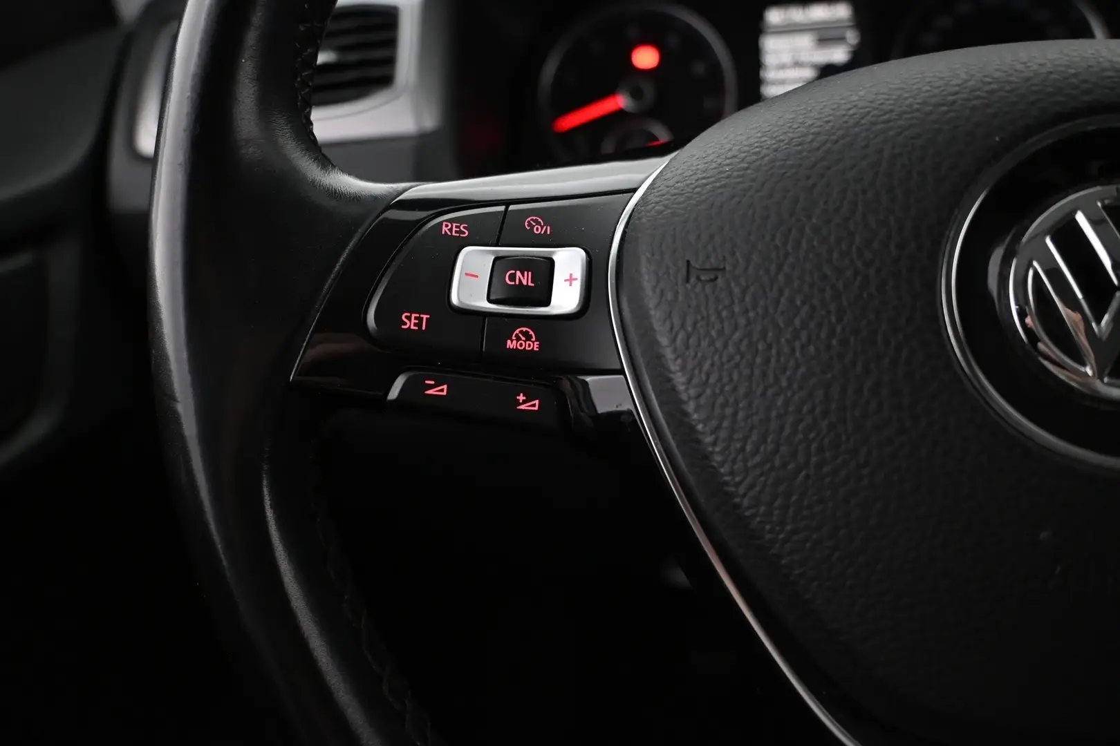 Car Image - 2CJxZB0drtuFc40LycArEv