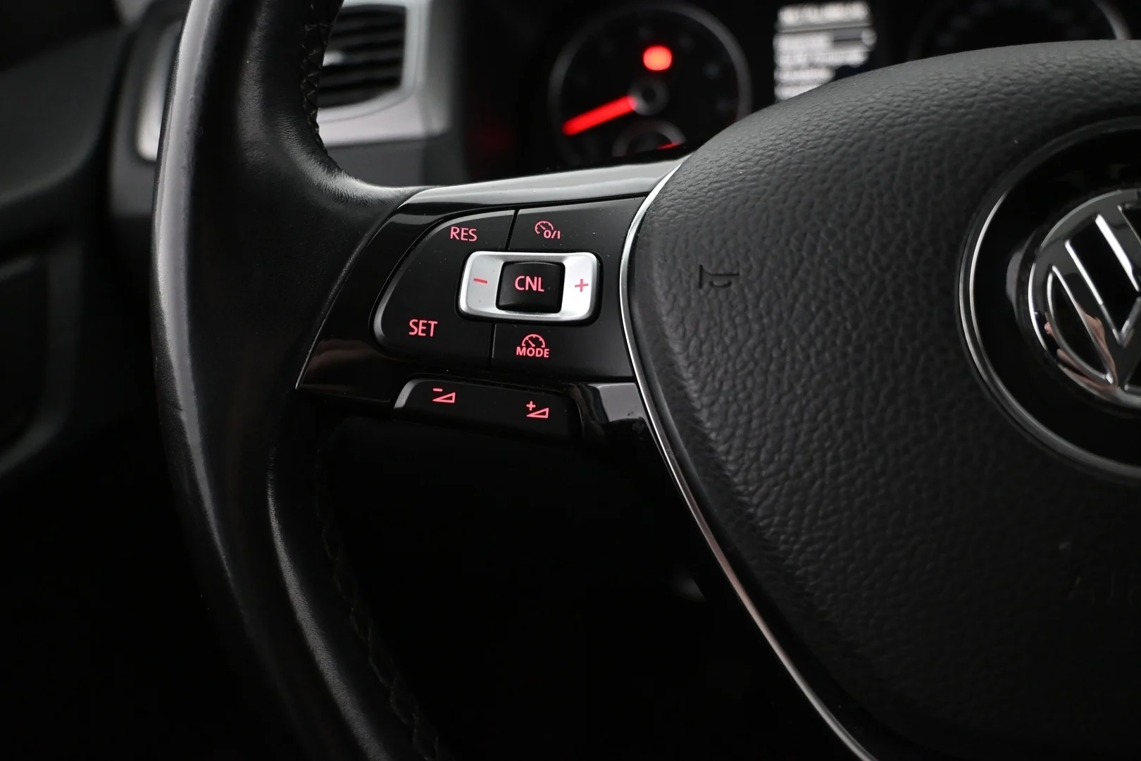 Car Image - 2CJxZB0drtuFc40LycArEv