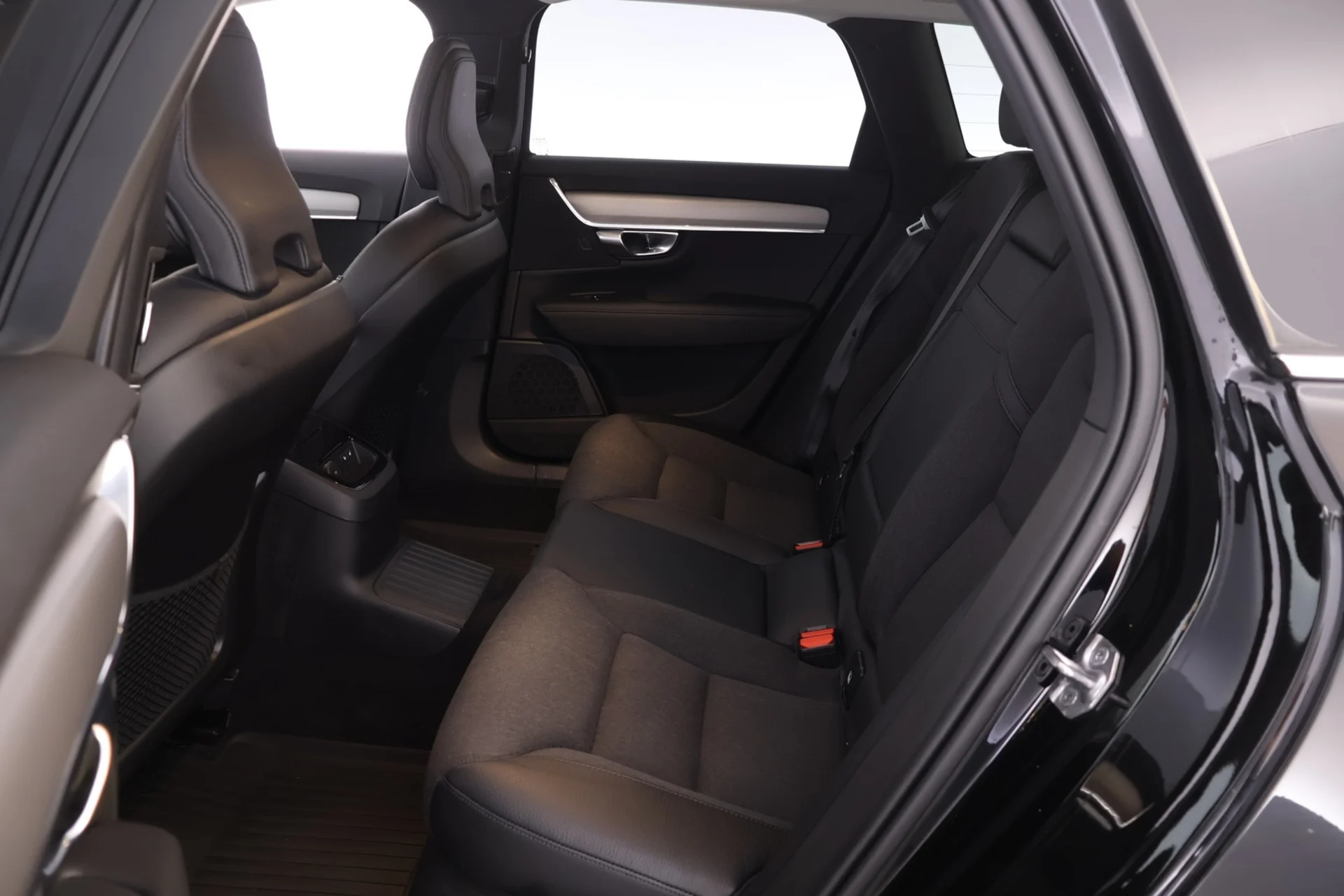 Car Image - 2MvNOmtj6E1y3790IpoPHi