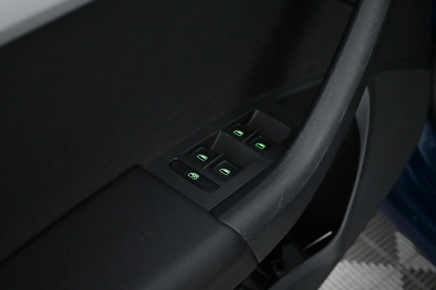 Car Image - 5ArKUb0eBEtdTCjbCAXT1l
