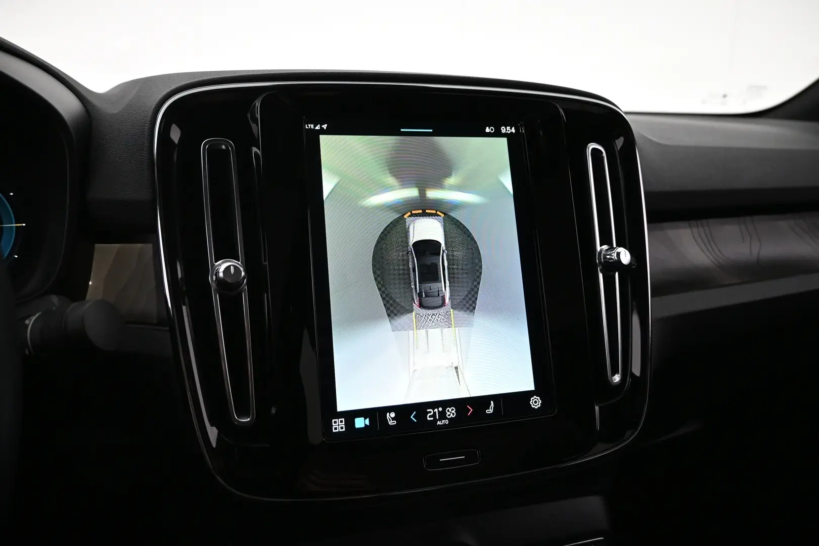 Car Image - 2KMtdDQWQxyVx5PM4By2IC