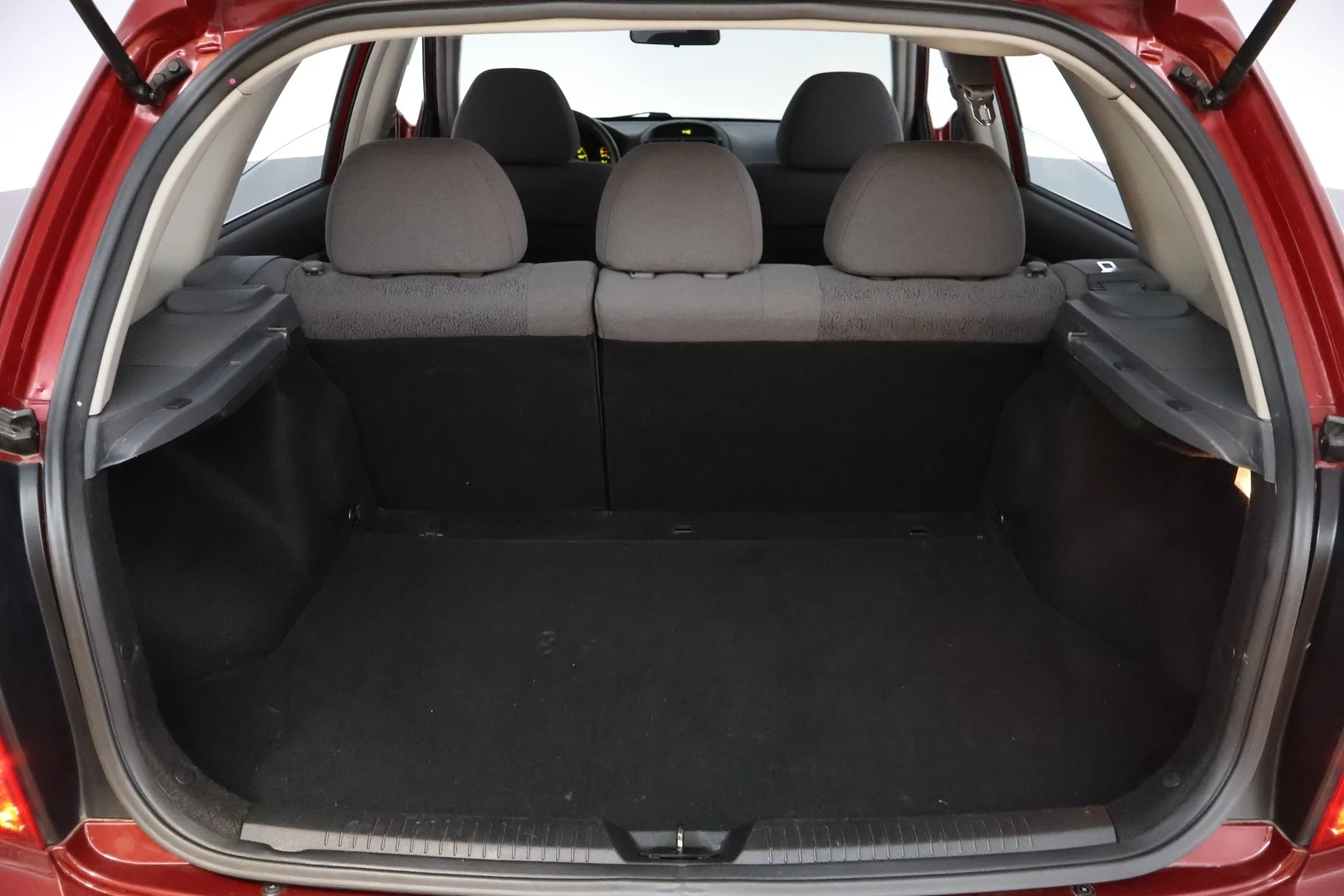 Car Image - 5AUbjhXveid4EnXS2DOsW1