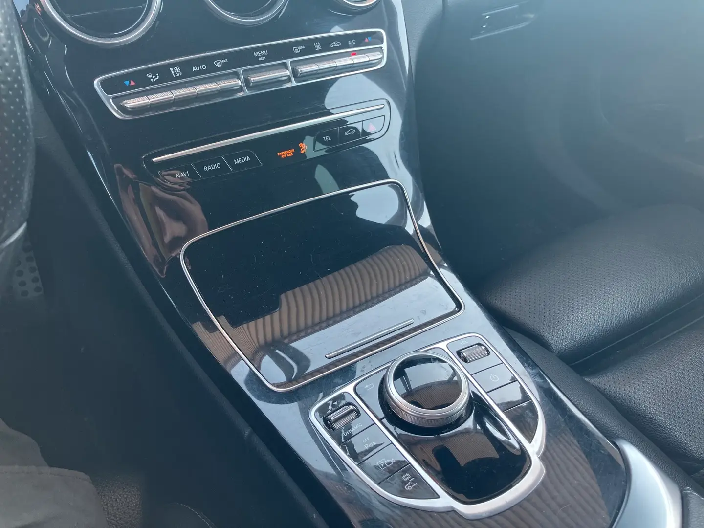 Car Image - vy95LyrUhFN5wewmFlvF1