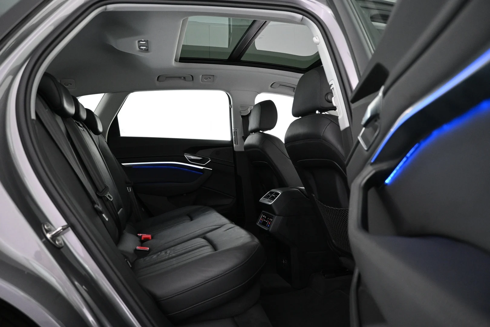 Car Image - 2WSvxLQBPVCCwz3vWDdofT