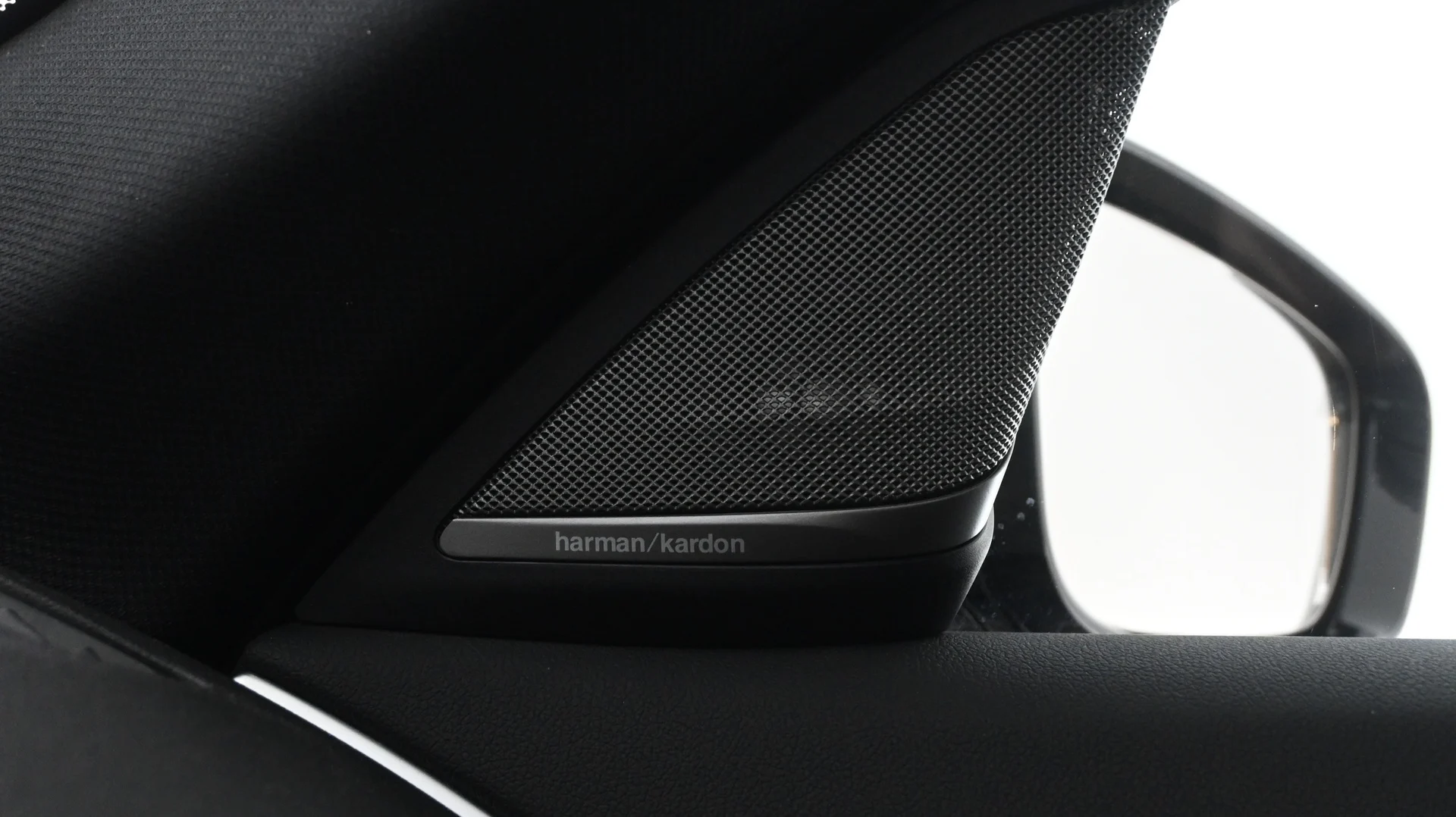 Car Image - L40N8leRi4Gh4MzfC8IdG