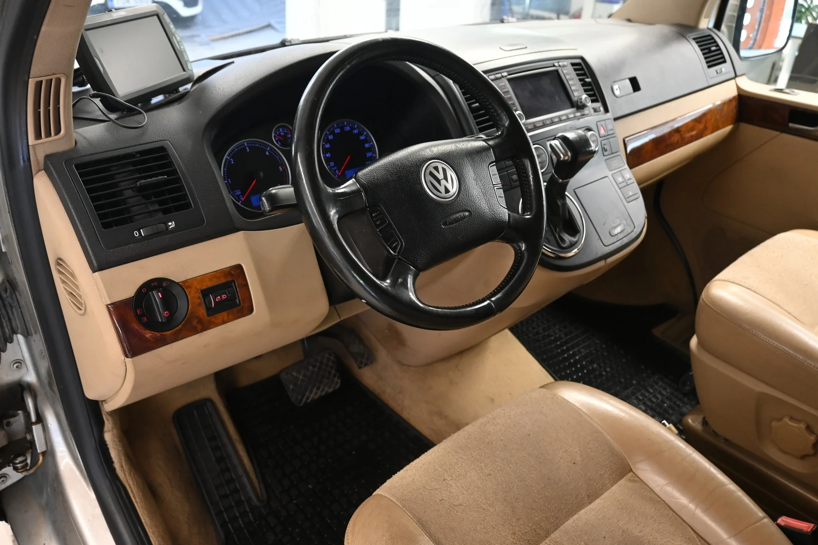 Car Image - 7LkwnFZUt6aSvB44ZIvJX5