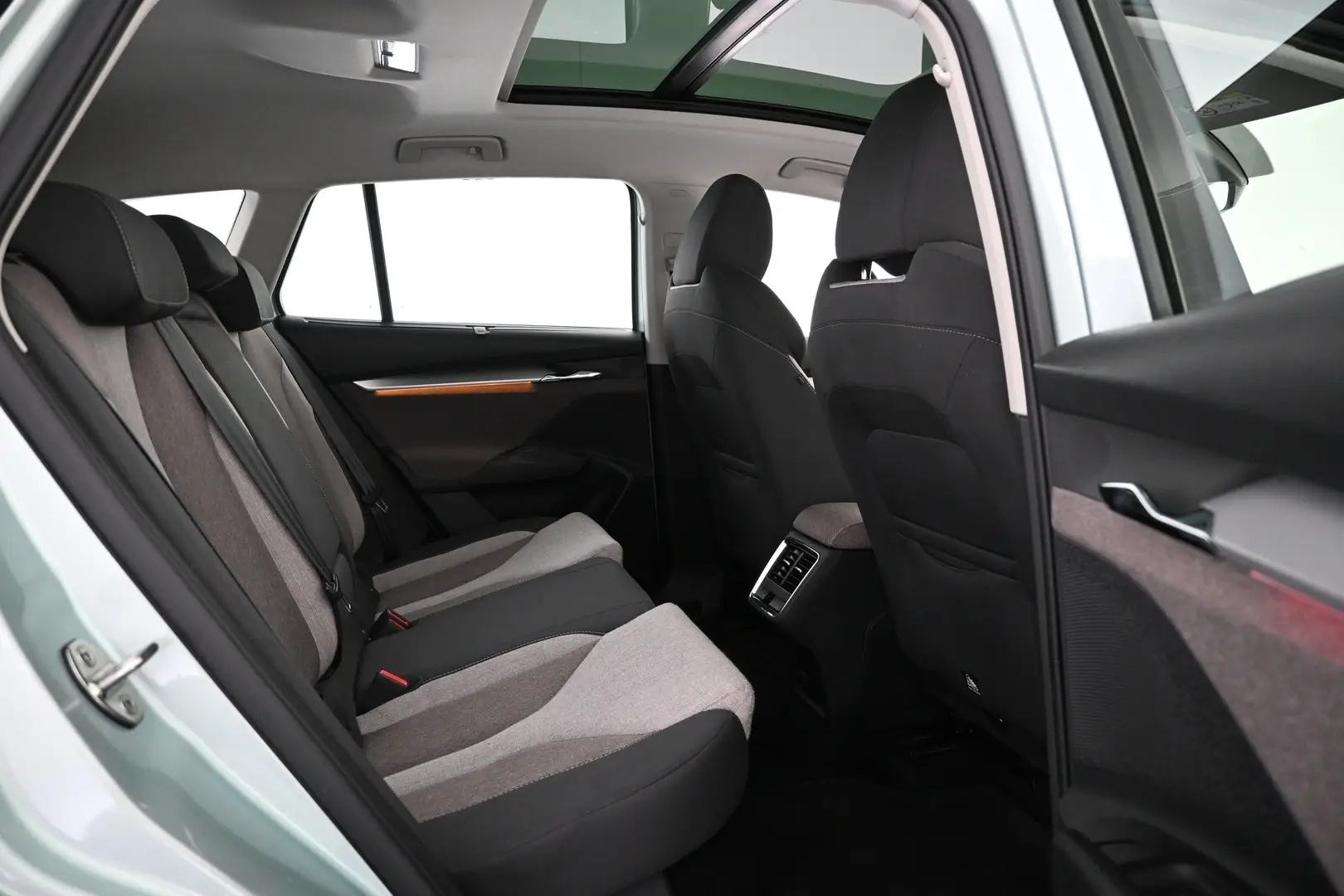 Car Image - 2u9giQqXkxyRvR6RnudEm8