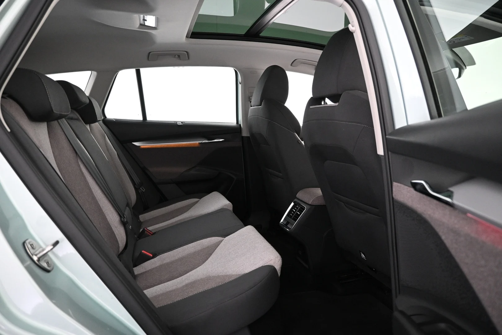 Car Image - 2u9giQqXkxyRvR6RnudEm8