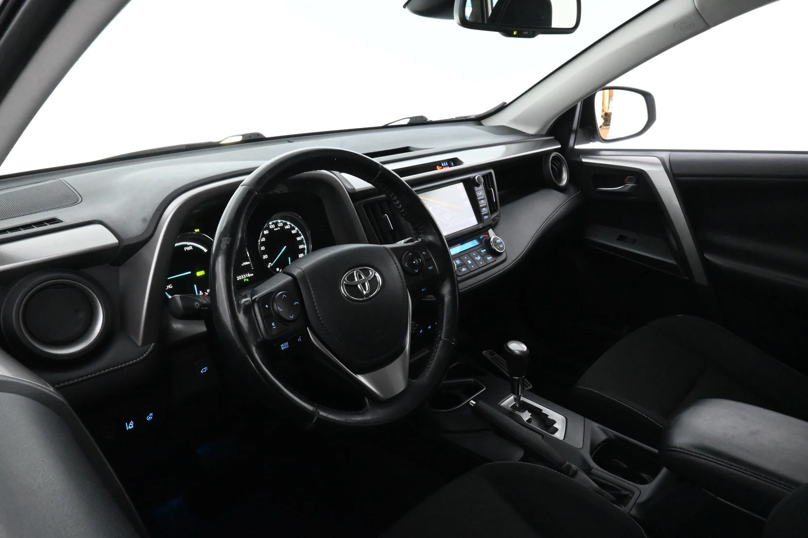 Car Image - 3R9uQyrhiu89yYY1yDeiW4