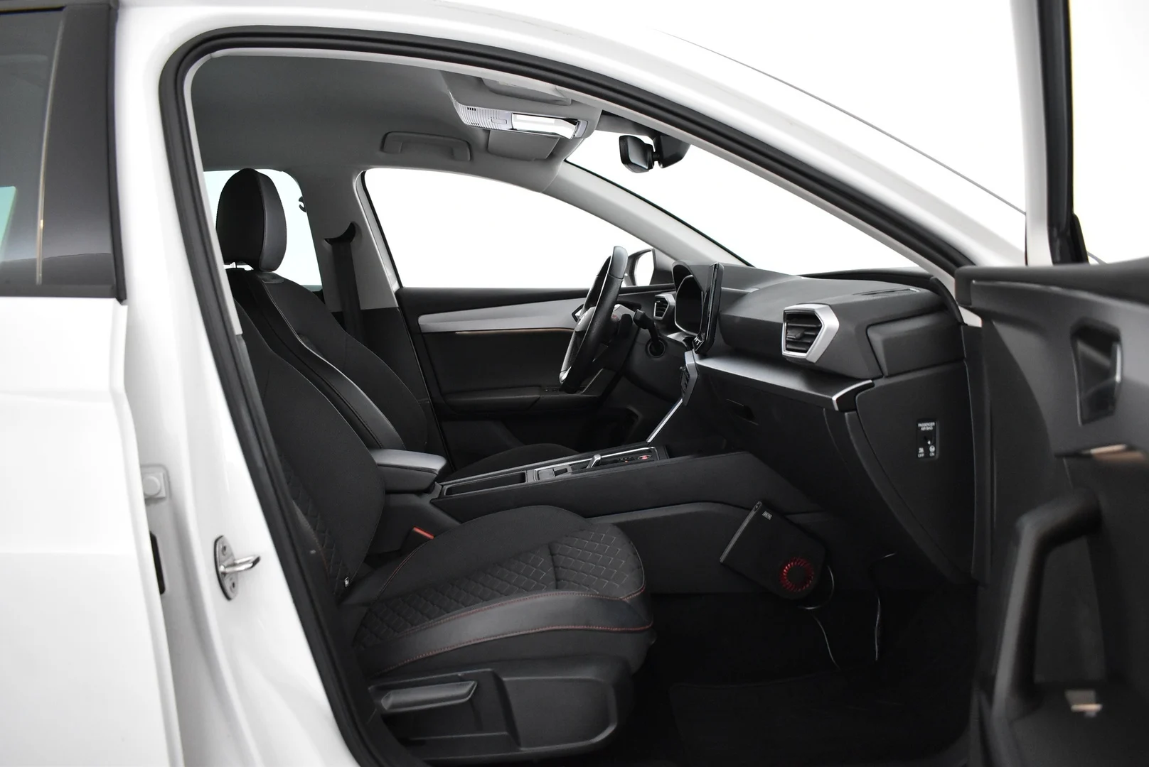 Car Image - 1D0QEKc0pNRGWK3q04SQkr