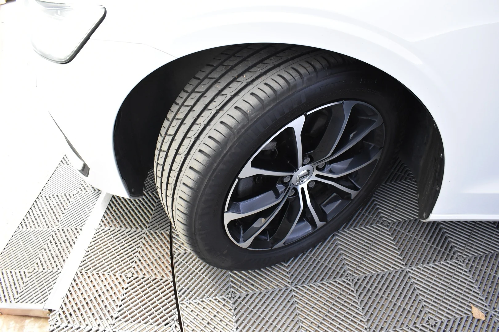 Car Image - 4Z6lBZXp1iOCmzx2N2H0xU