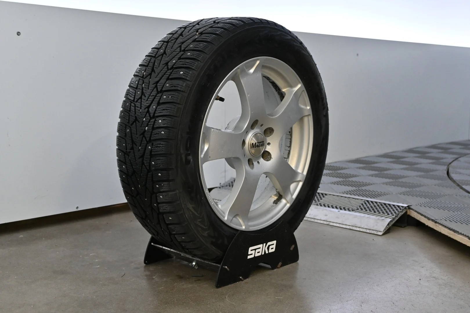 Car Image - zkEB4FGRwrl4XafVvgYa5