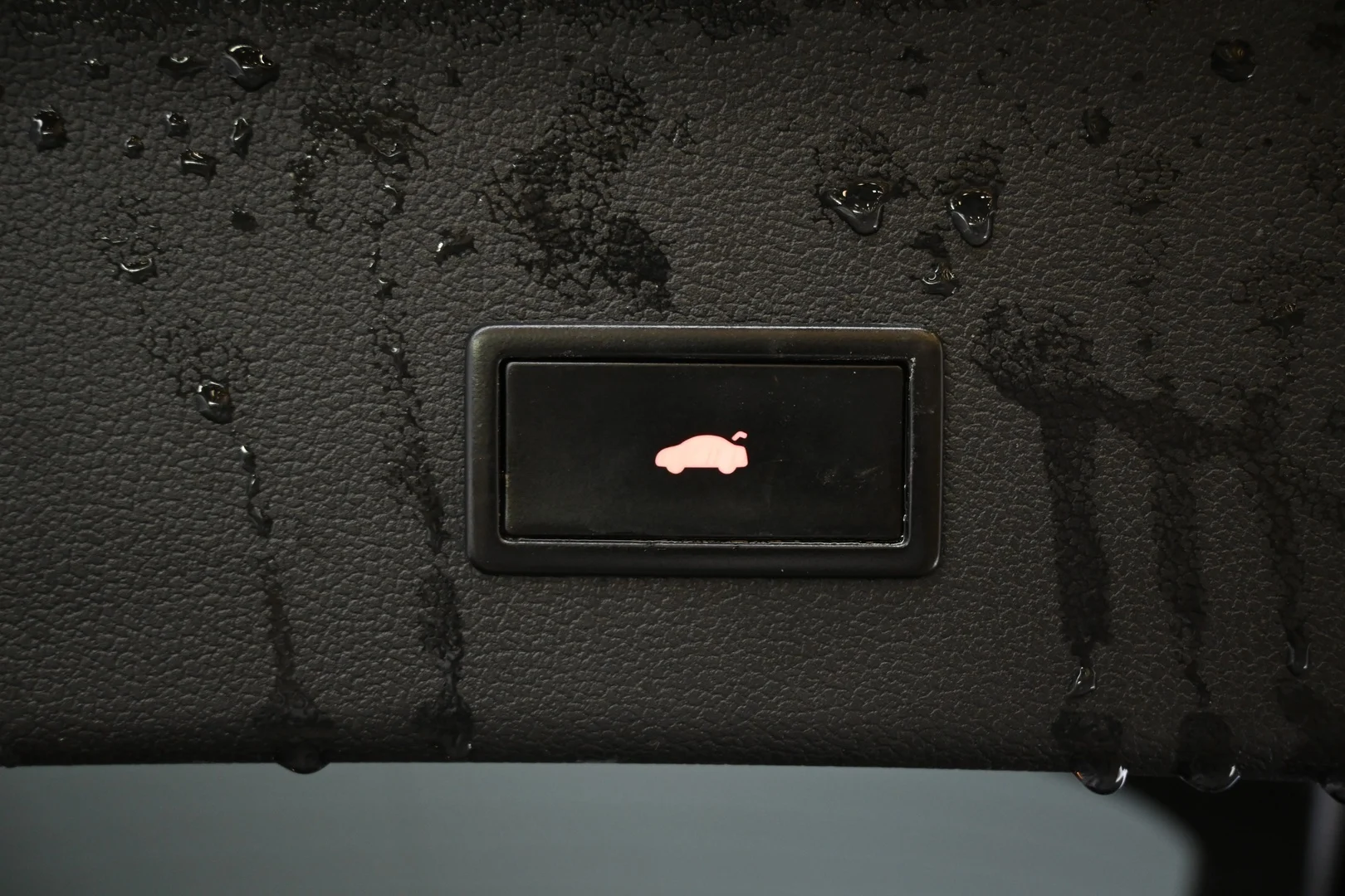 Car Image - zkEB4FGRwrl4XafVvgYa5