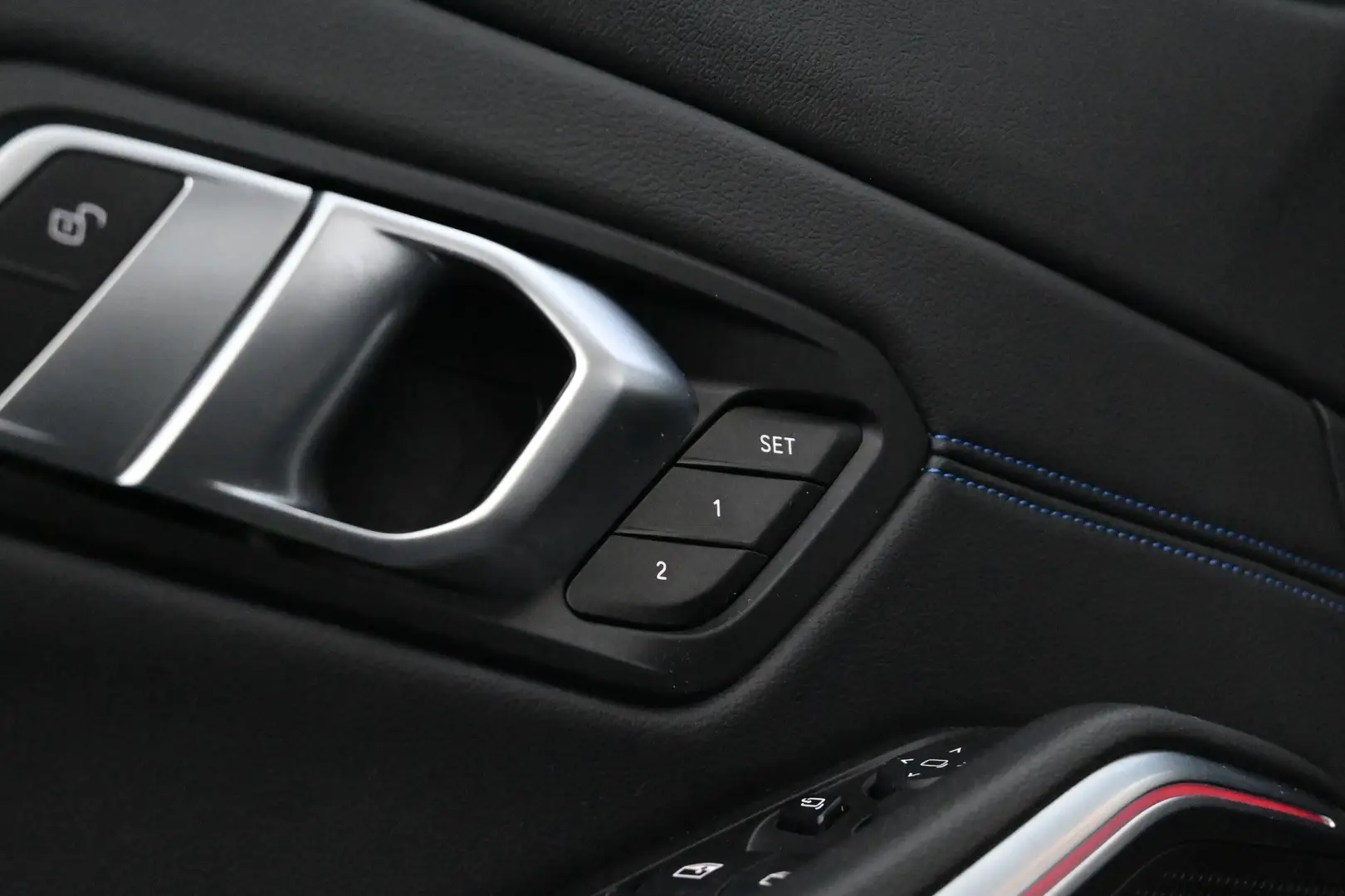 Car Image - 7b3zn3E0RXItEONkwFPrjv