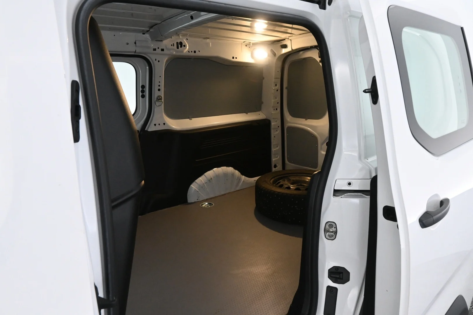 Car Image - zl5Cxtgs1cF4gSU2IgR6r