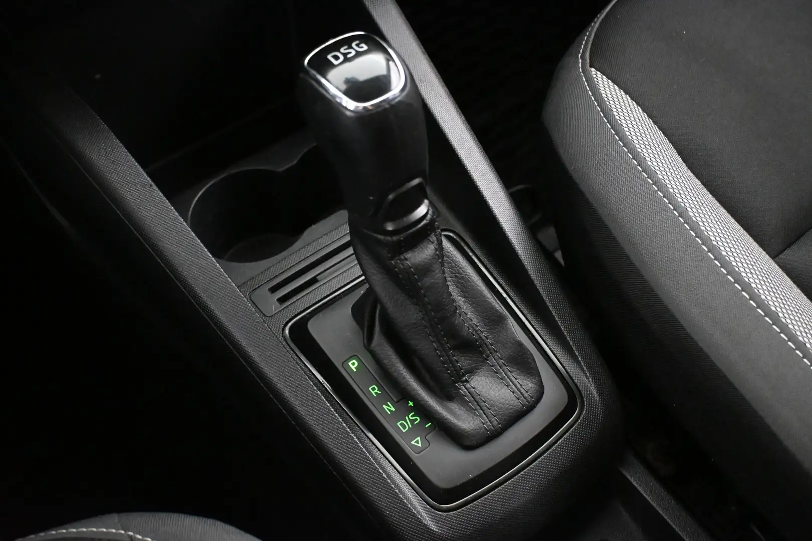 Car Image - 4uIGPJ7GUXjQOdWlKesXcy
