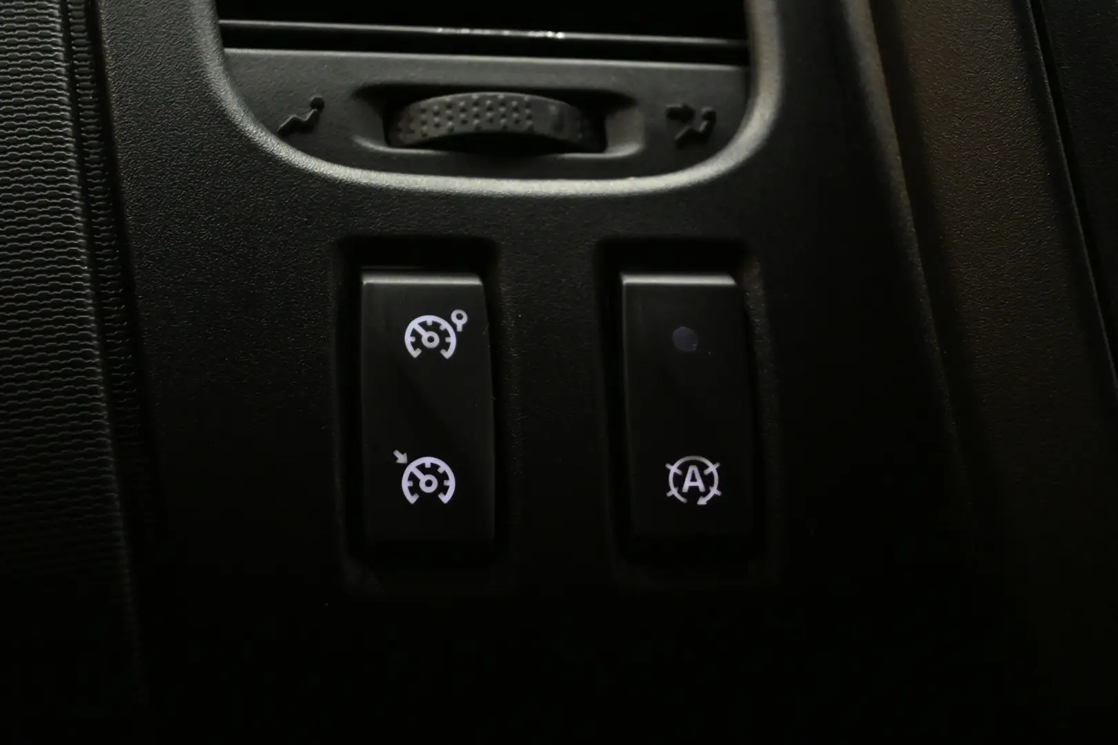 Car Image - 66vZNnDRtU6MpnMYMzmktt