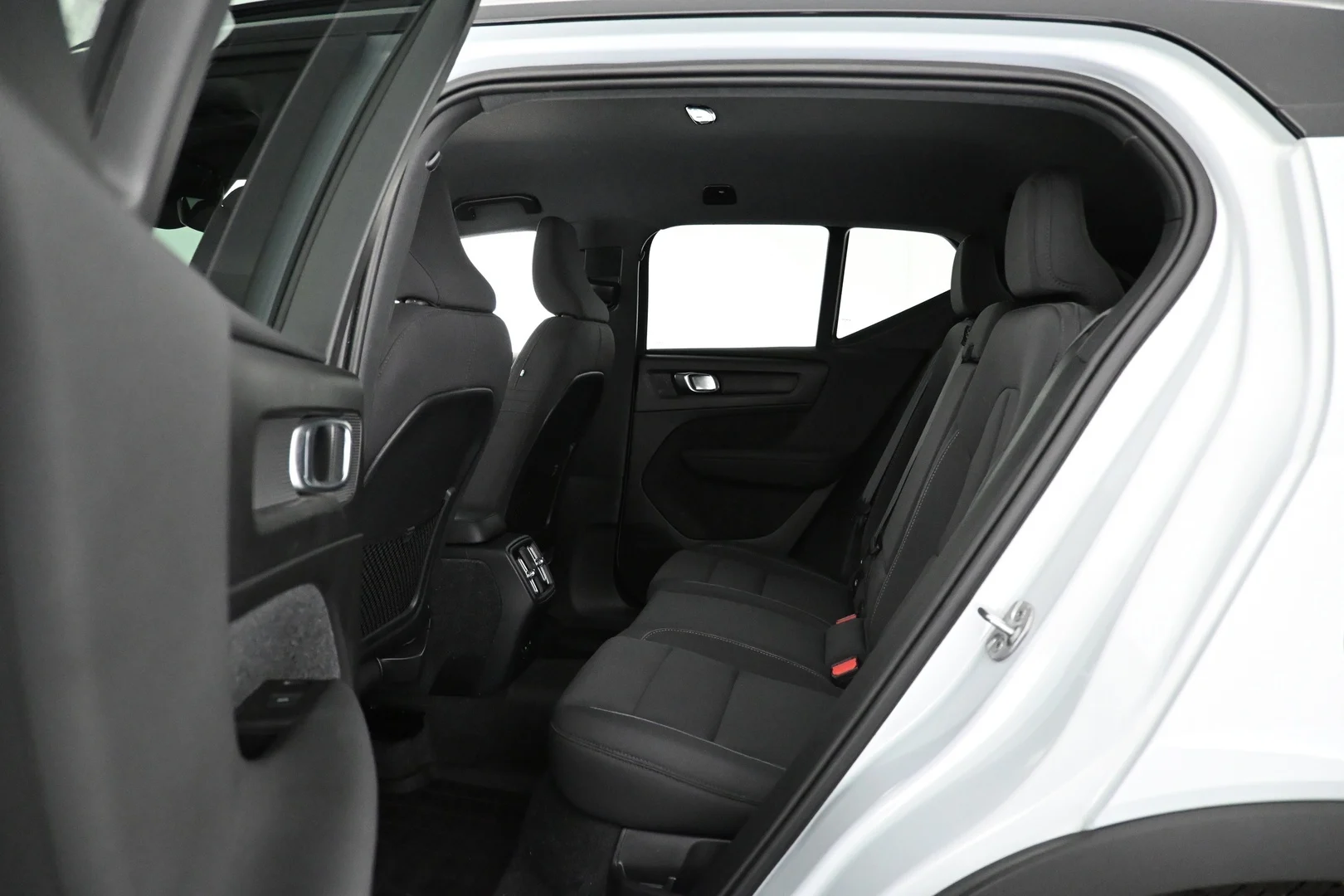 Car Image - lFNsjZot8TnNwpbwEIuYz