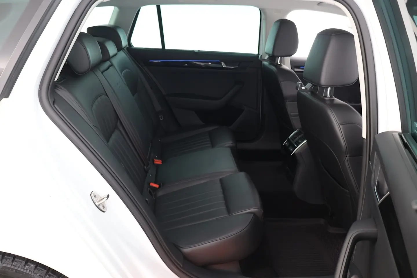 Car Image - 3Xb1gfBH5OfUhDmUNXWZVn