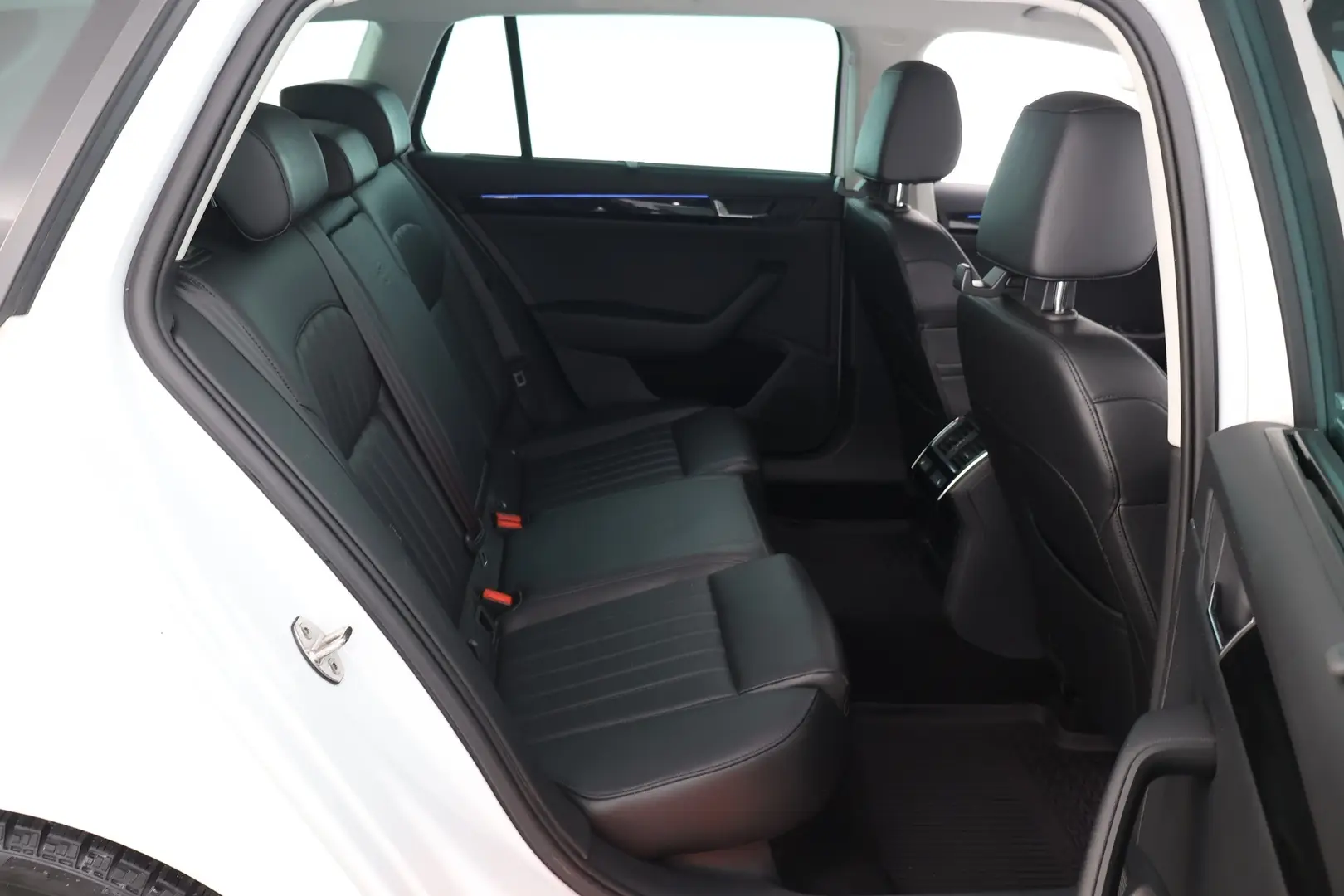 Car Image - 3Xb1gfBH5OfUhDmUNXWZVn