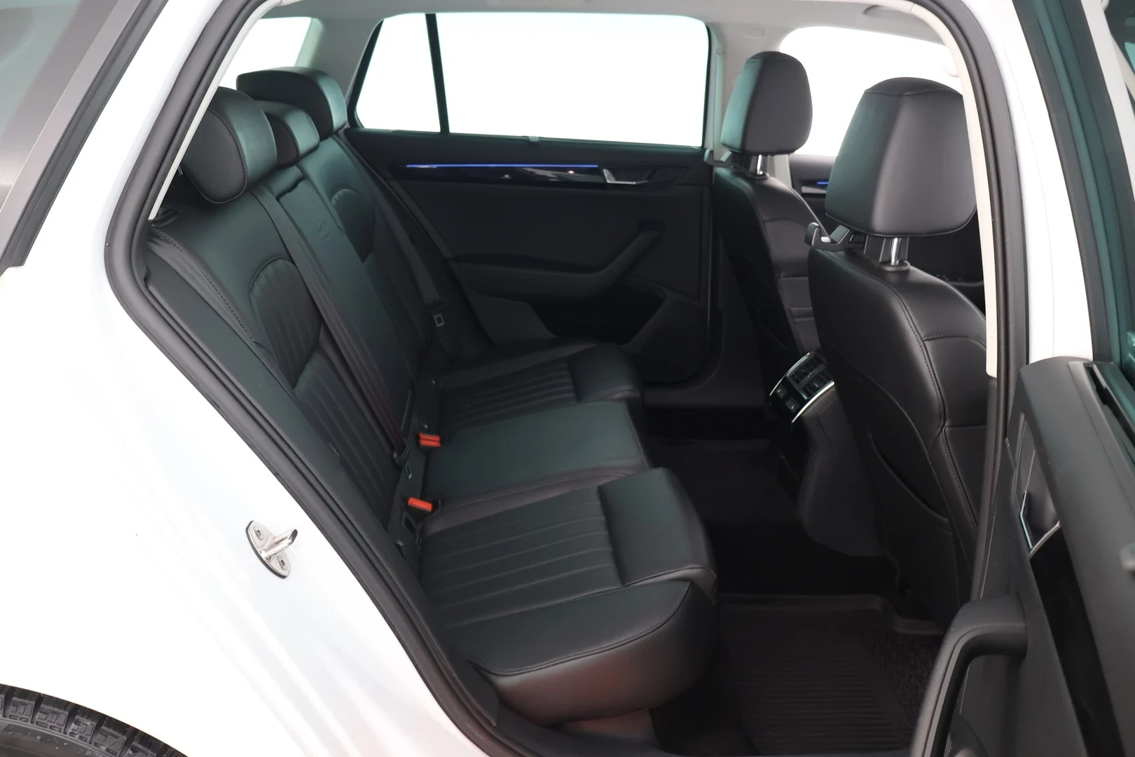 Car Image - 3Xb1gfBH5OfUhDmUNXWZVn
