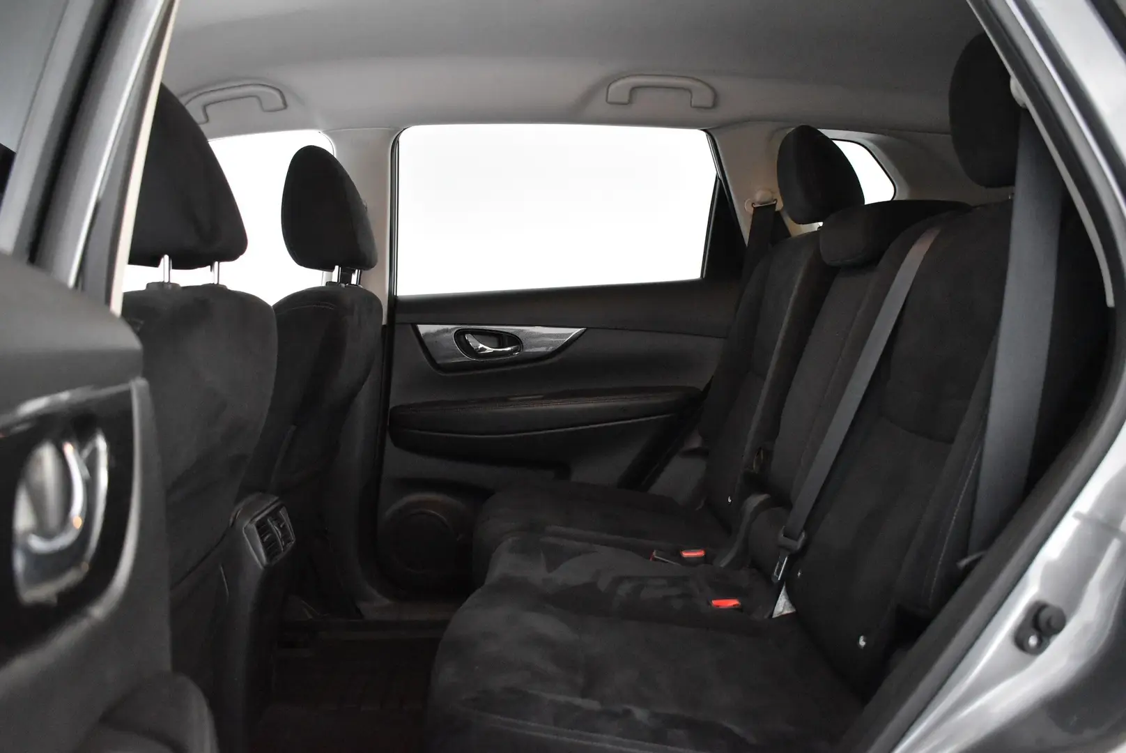 Car Image - 2iQNuvv8Ypr5TEFdVyrJyS