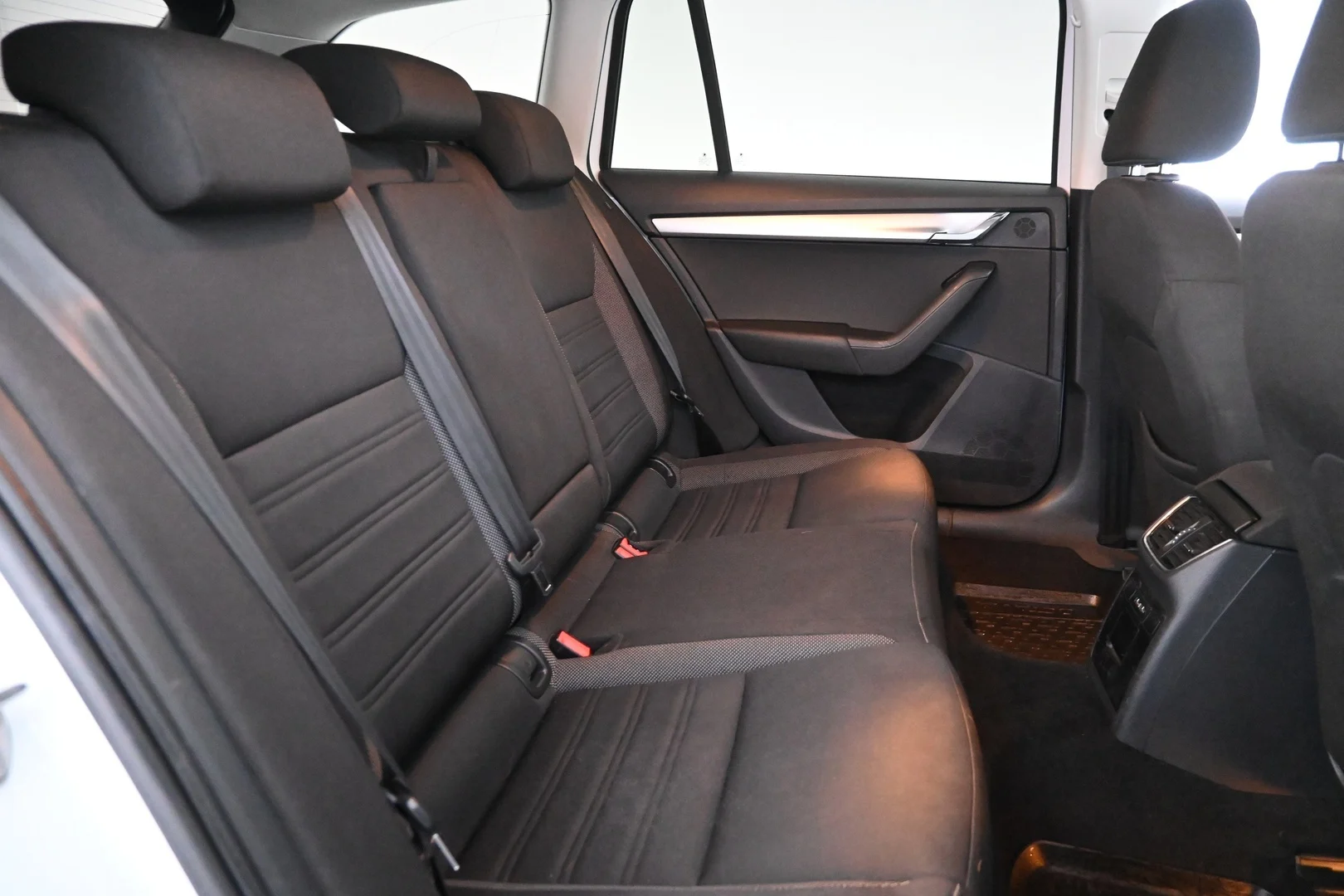 Car Image - 1v2mK1QNnjRSGqeMiF93nv