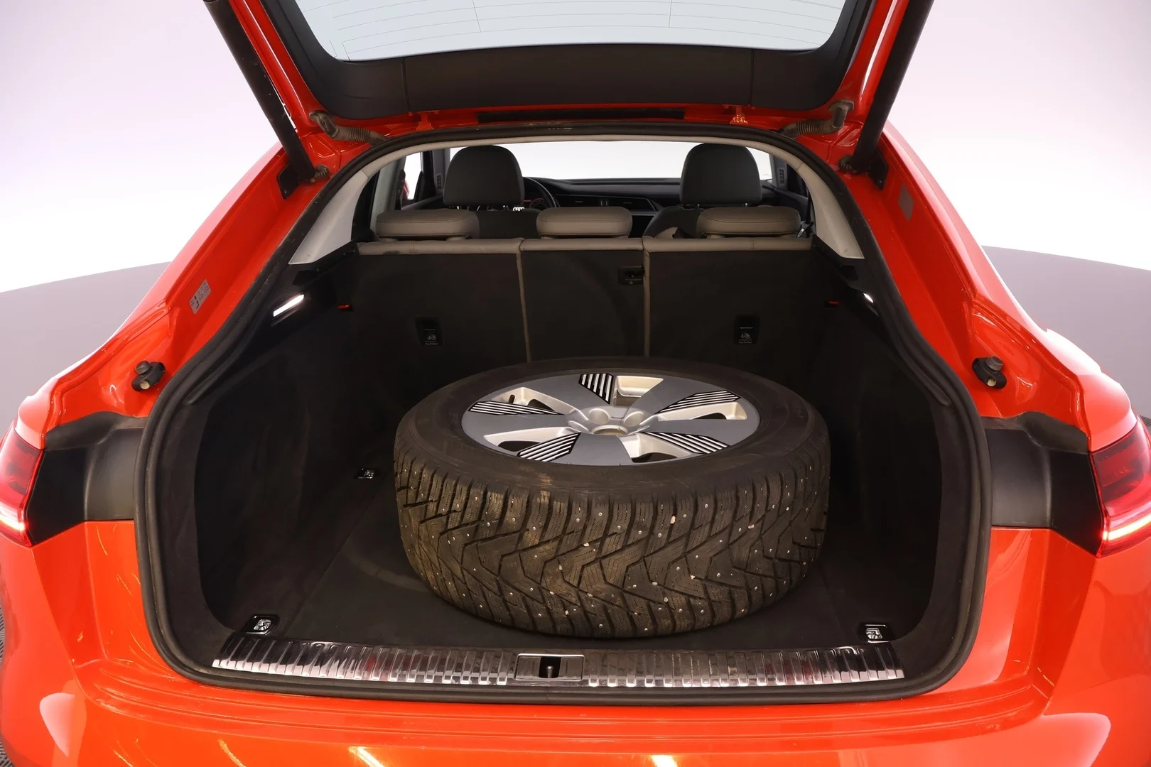 Car Image - 6wr2iBXAHWuDkaLfhqpPUd