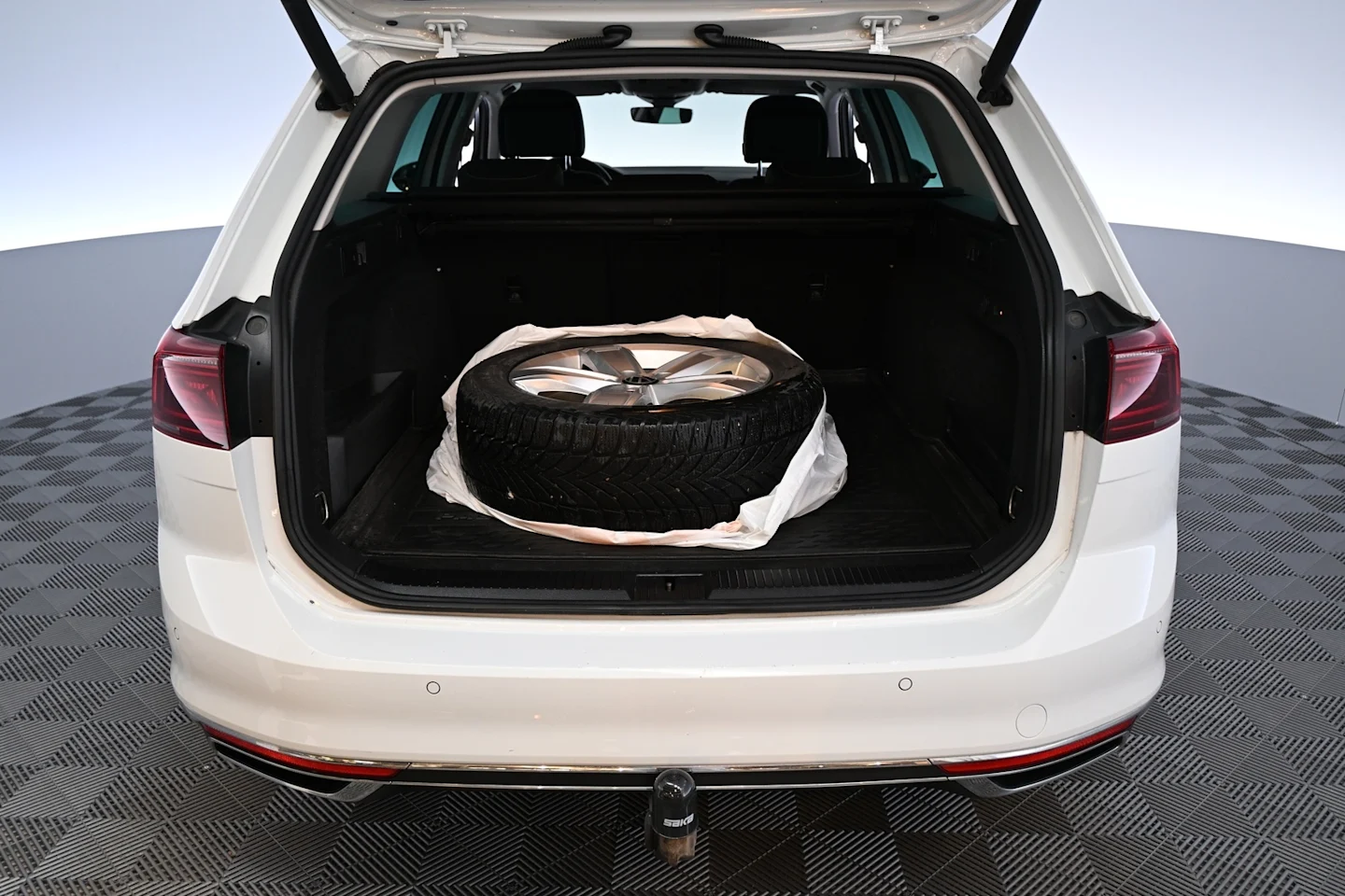 Car Image - 8kGxcLbiKsuuko8EVU7Yu