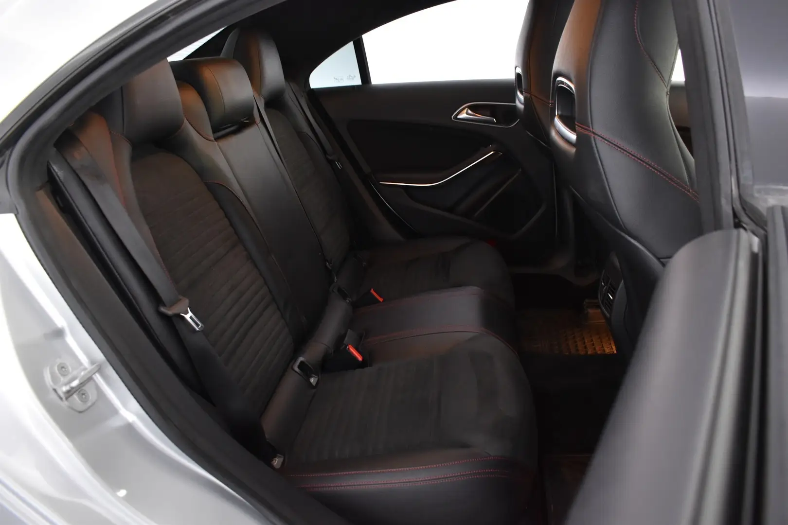 Car Image - 5519LIvKoRxemT8ng49VFc
