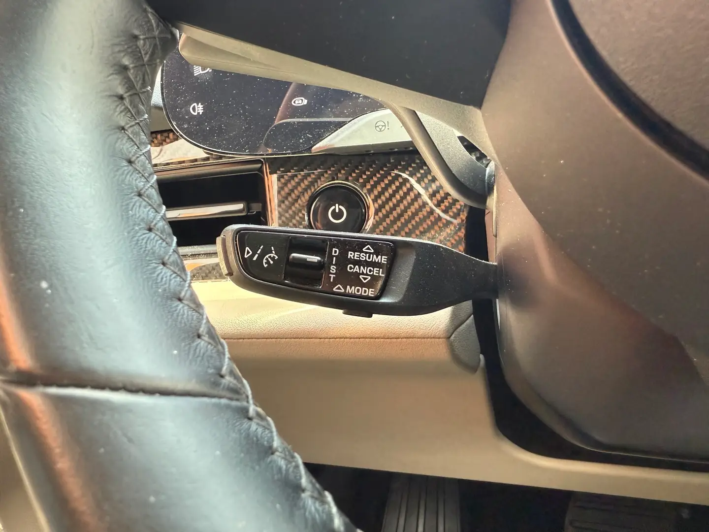 Car Image - BnGla9znFvewAZFFSoJXd
