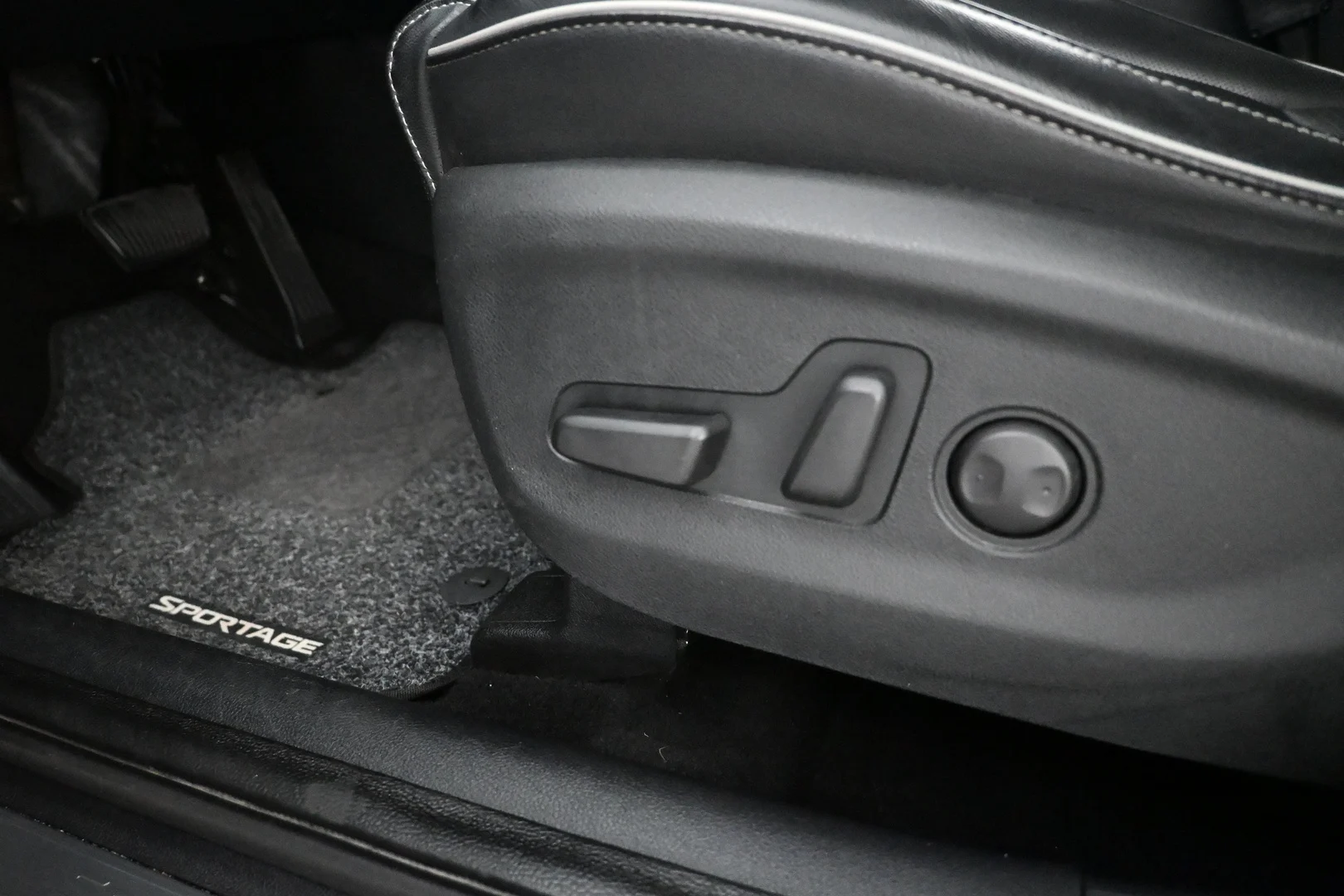 Car Image - 7C4lEjkFtvku6Q8aFLMSKV