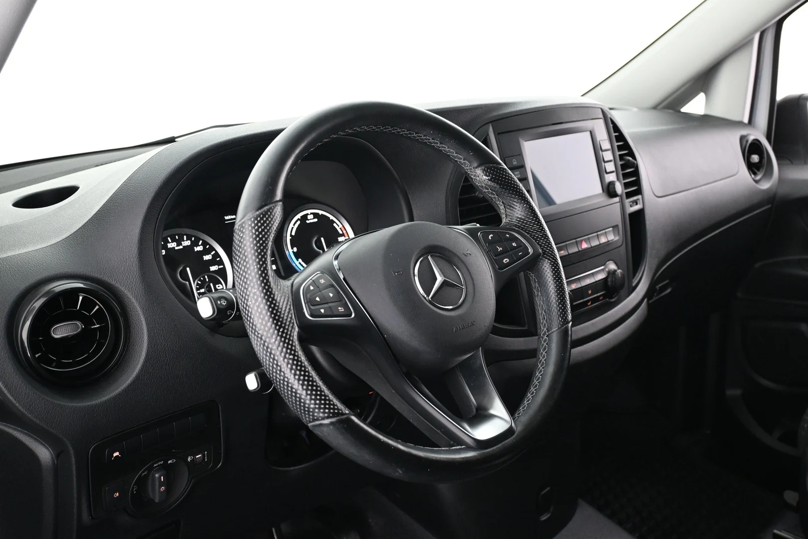 Car Image - 2XNOn2KBri4UKZchyCXeqI