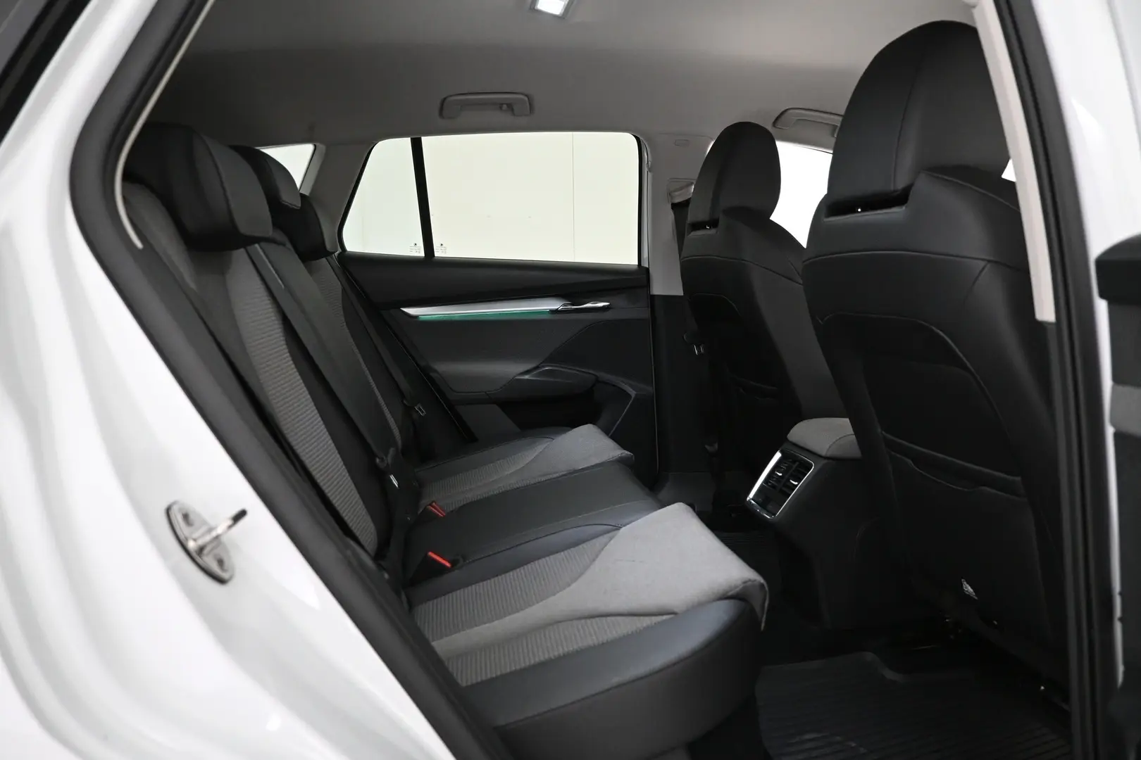 Car Image - 3zJtbbIPKFpcsk8P32NbRv