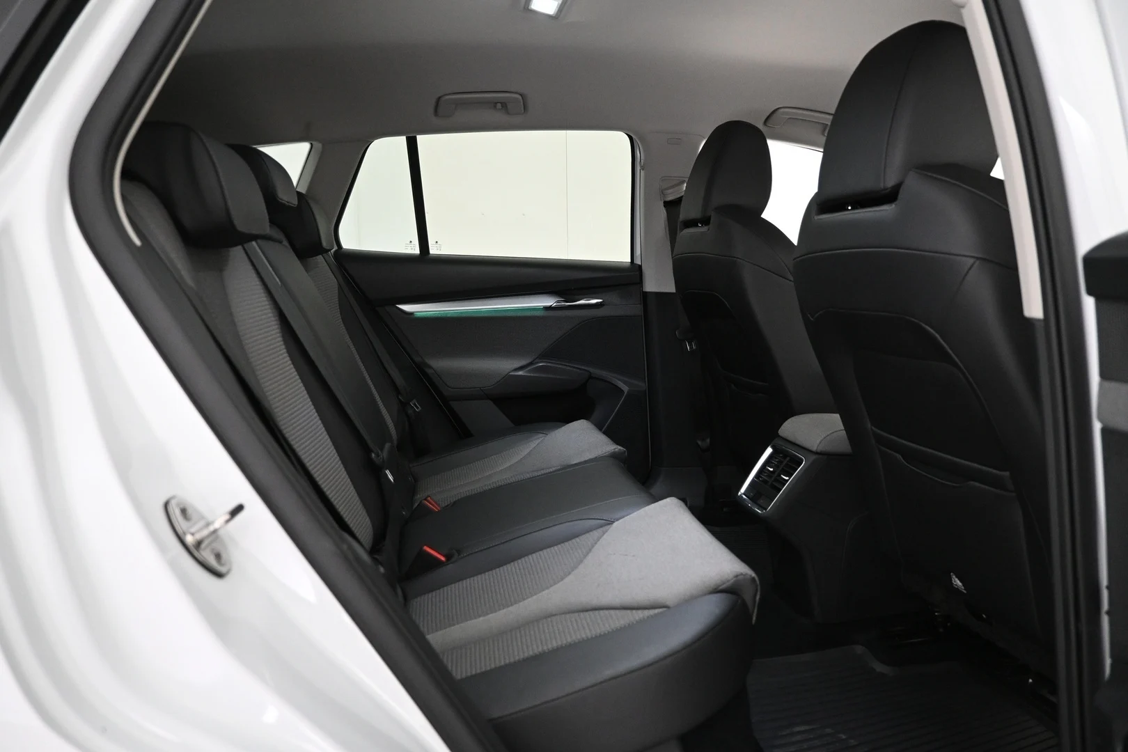Car Image - 3zJtbbIPKFpcsk8P32NbRv